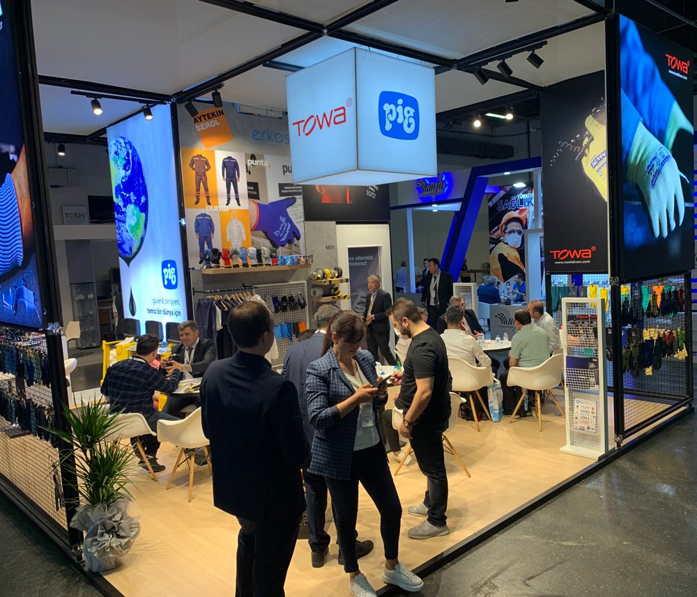 TOS+H Expo 2022 fuarında stant ziyaretçileri
